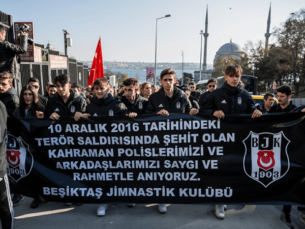 Beşiktaş şehitlerini andı